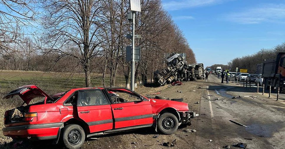 Гроза не грозила певица фото В Динском районе в ДТП с грузовиком погибли три человека - Новости Mail