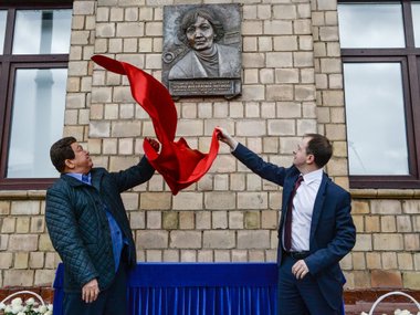 Иосиф Кобзон открывает памятную табличку Татьяны Лиозновой Иосиф Кобзон открывает памятную табличку Татьяны Лиозновой