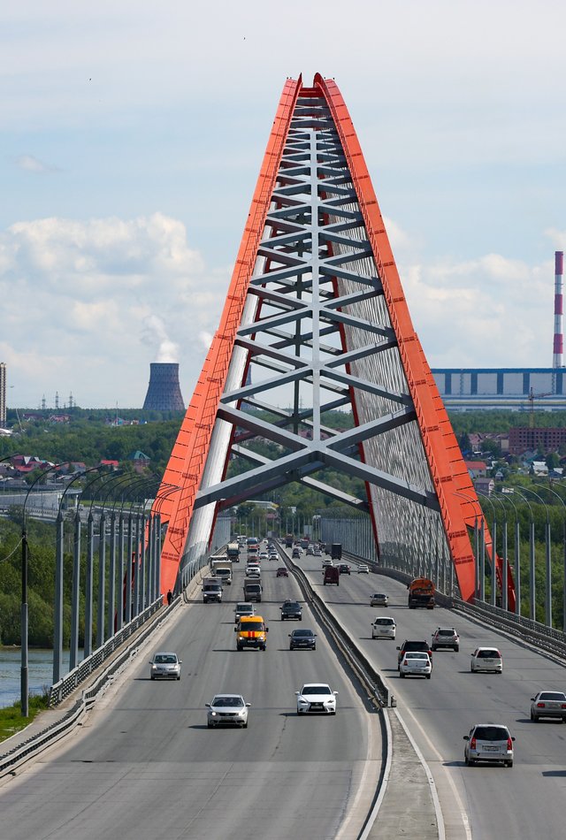 Бугринский мост через реку Обь в Новосибирске