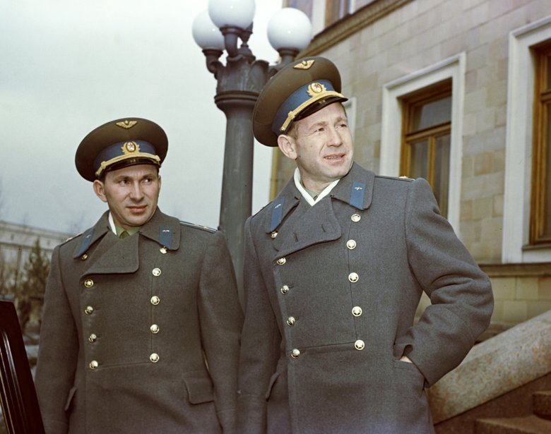 Советские космонавты Павел Беляев (слева) и Алексей Леонов (справа). Фото: РИА Новости / В. Терешков