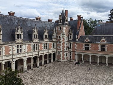 Замок Блуа (Франция)