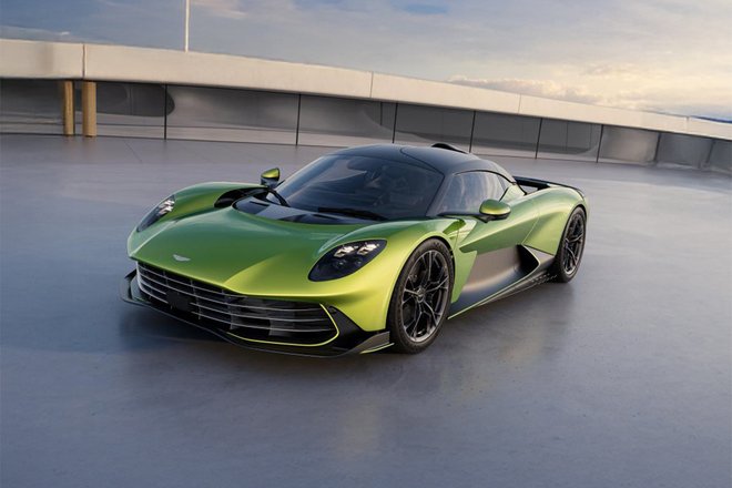 Aston Martin представил суперкар Valhalla