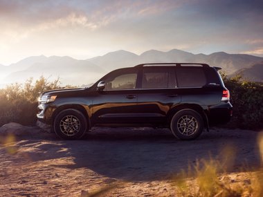 slide image for gallery: 24064 | Toyota Land Cruiser Heritage Edition