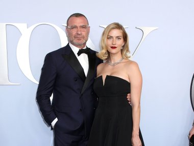 Лив Шрайбер и Тейлор Нисен Лив Шрайбер и Тейлор Нисен