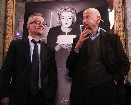 Жиль Жакоб, президент Каннского кинофестиваля, и Тьерри Фремо, исполнительный директор кинофорума, на фоне официального постера кинофестиваля