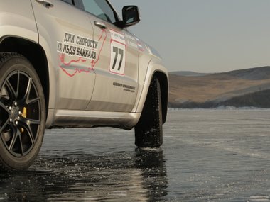 slide image for gallery: 24252 | Jeep Grand Cherokee Track Hawk