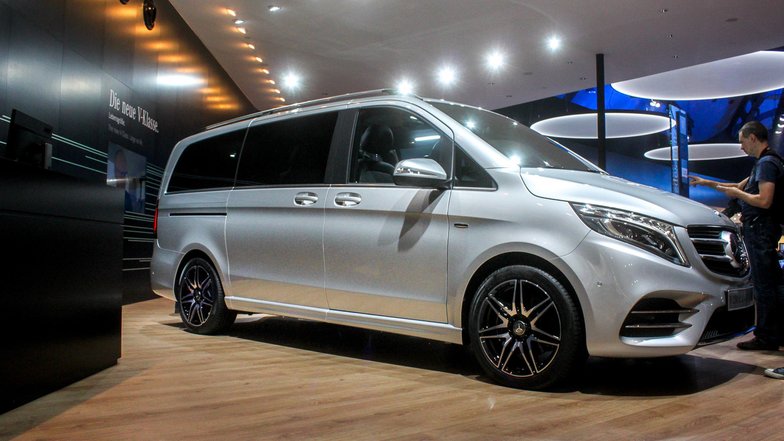 slide image for gallery: 17829 | Mercedes-Benz V-class. Франкфурт 2015