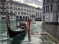 Content image for: 498385 | Французские туристы угнали гондолу в Венеции