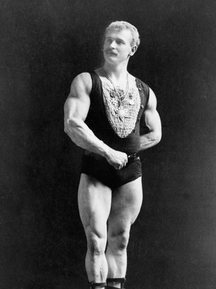 Slide image for gallery: 13689 | Юджин Сандоу. Его не раз называли самым красивым и атлетичным мужчиной XX века. Юджин Сандоу родился в Кенигсберге в 1867-м, а закончил жизнь в Лондоне в 1925 году. Фото: legion-media.ru