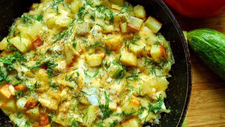 картошка с мясом и сыром на сковороде | Дзен