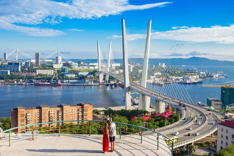 Владивосток, смотровая площадка с видом на Золотой мост