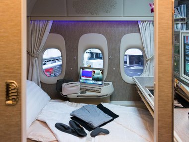 Полная приватность в новом первом классе в Boeing 777-300 Emirates