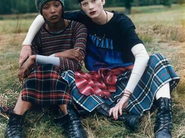 Slide image for gallery: 2555 | Наоми Кэмпбелл и Кристен МакМенами для Vogue US, 1992 год