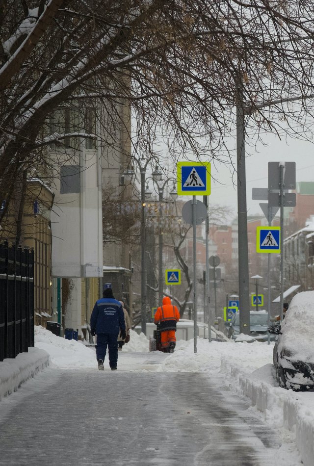Чистка снега в Москве