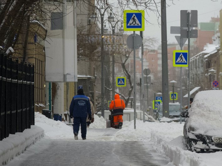Чистка снега в Москве