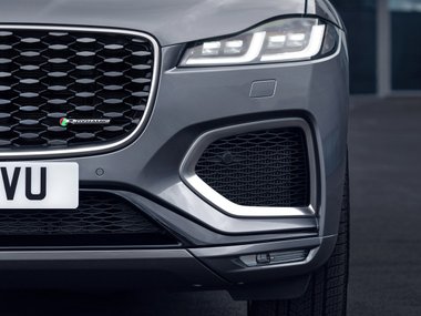 slide image for gallery: 26575 | Jaguar F-Pace
