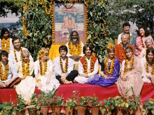 Кадр из The Beatles в Индии
