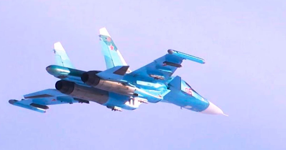 В&nbsp;сети появились кадры невероятных маневров сверхзвуковых Су-34