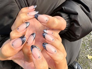 Серебряный френч. Фото из аккаунта Nailsbymh