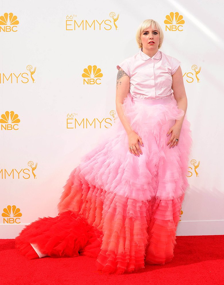 Лена Данэм и ее платье-безе на церемонии Emmy 2014