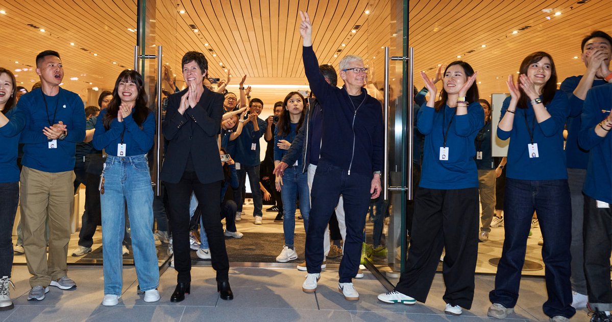 Тим Кук лично открыл второй по величине магазин Apple Store в Шанхае