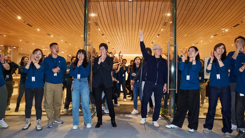 Тим Кук на церемонии открытия дверей Apple Store в Шанхае