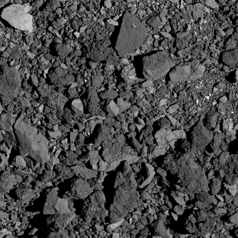 Вид на поверхность астероида Бенну в районе экватора (фото: nasa.gov)