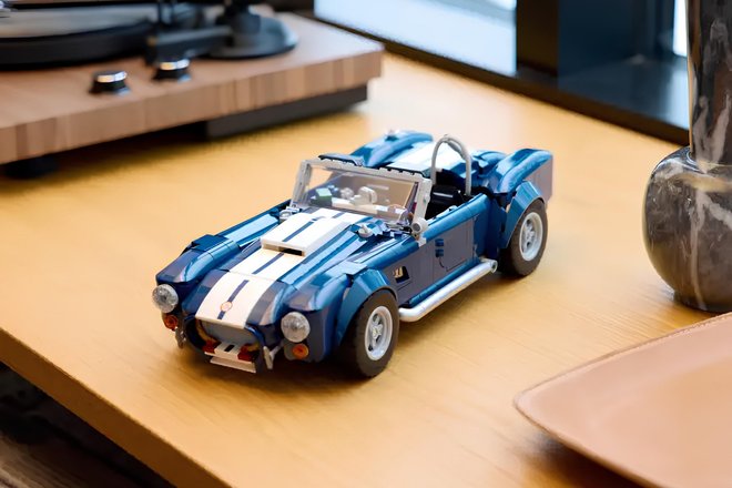 Shelby Cobra 427 превратился в набор Lego Shelby Cobra 427 превратился в набор Lego