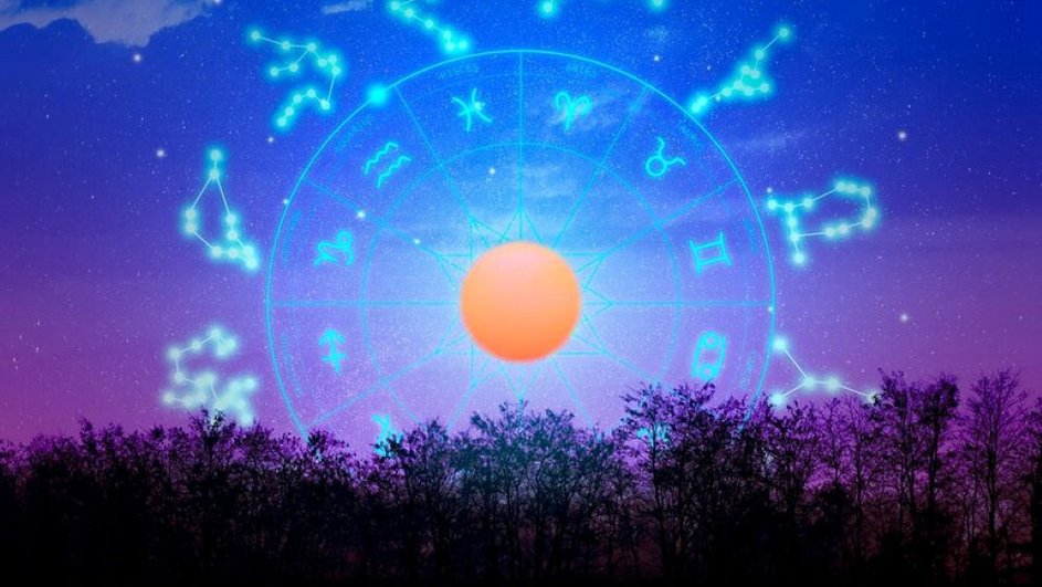 На фоне заката изображен круг со знаками зодиака.