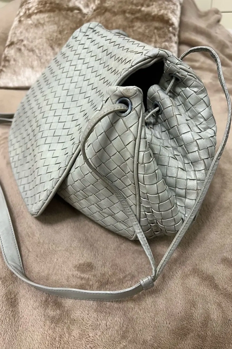 Винтажная сумка BOTTEGA VENETA, которую можно купить на ресейл платформе Винтажная сумка BOTTEGA VENETA, которую можно купить на ресейл платформе