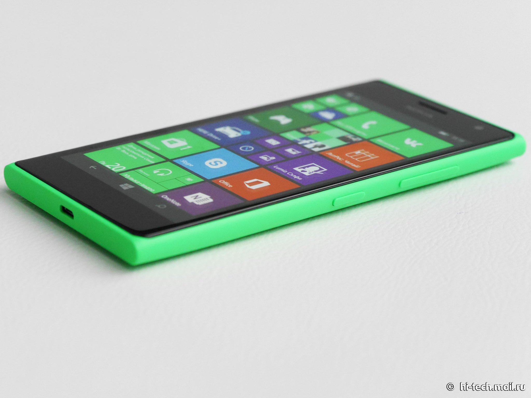 Обзор Nokia Lumia 735: недорогой смартфон с беспроводной зарядкой - Hi-Tech  Mail.ru