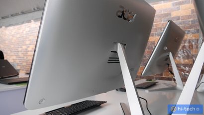 На фото – моноблок Acer U27 с толщиной металлического корпуса 12 мм. Компьютер получил и награду за дизайн