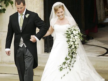 Slide image for gallery: 833 | 17 мая 2008 года старший внук британской королевы Елизаветы, единственный сын ее дочери принцессы Анны Питер Филипс сочетался браком с канадской актрисой Отом Келли. Девушка была одета в пышное атласное платье цвета слоновой