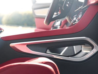slide image for gallery: 26574 | Jaguar F-Pace