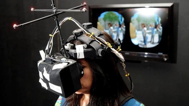 Нонни де ла Пенью (на фотографии — во время кинофестиваля Сандэнс в 2012 г.) называют крестной виртуальной реальности. Фото: GI/BBC