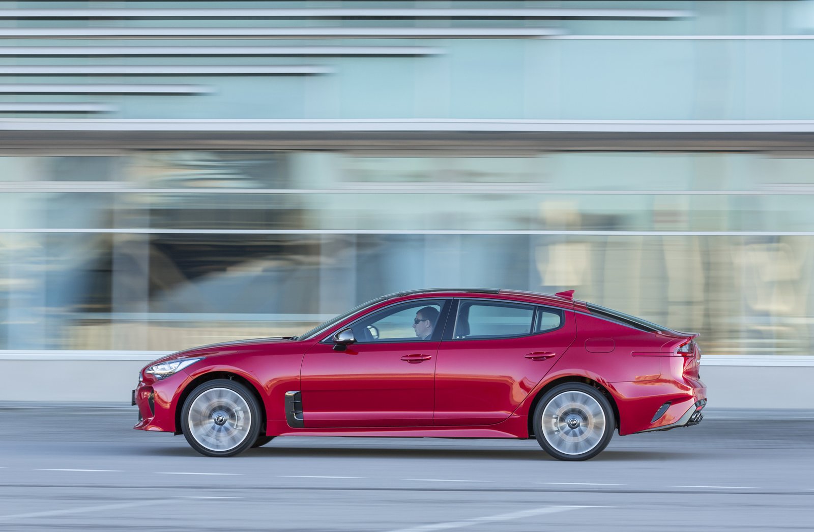 Kia Stinger: корейцы рвутся в премиум!