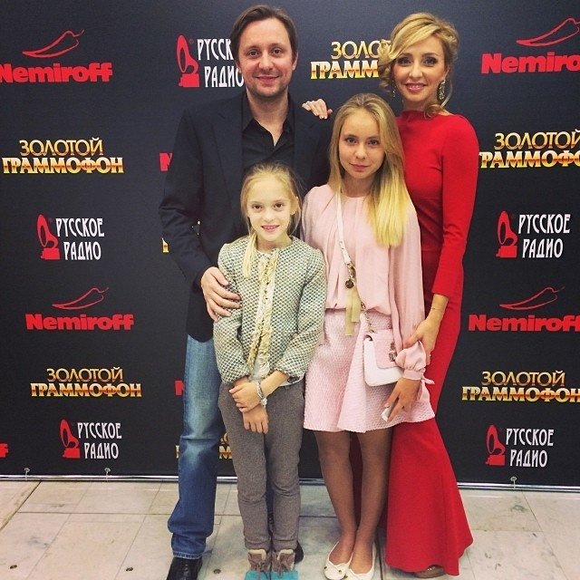 Михалков и Навка вышли в свет с дочерьми