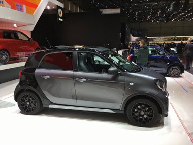 slide image for gallery: 23380 | Smart ForFour Crosstown
