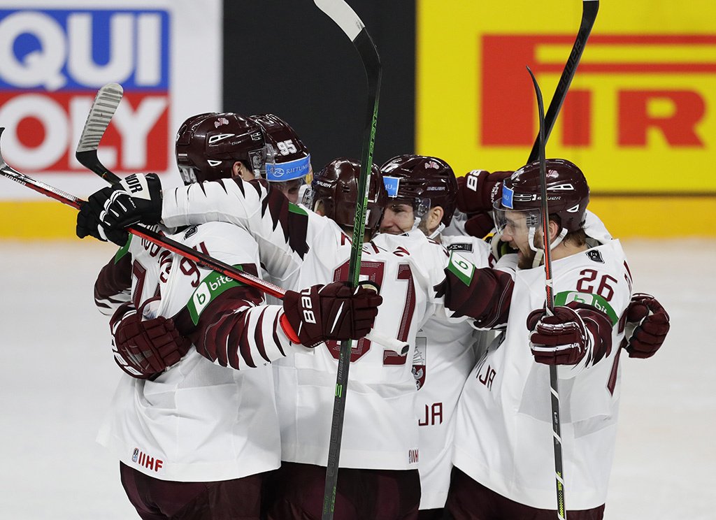 Хоккеистов сборной Латвии обокрали на чемпионате мира в Чехии