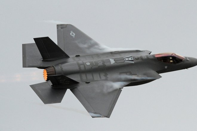 F-35 Lightning II – самолет, который много критикуют даже в США. / Фото: MSgt John Nimmo Sr. F-35 Lightning II – самолет, который много критикуют даже в США. / Фото: MSgt John Nimmo Sr.