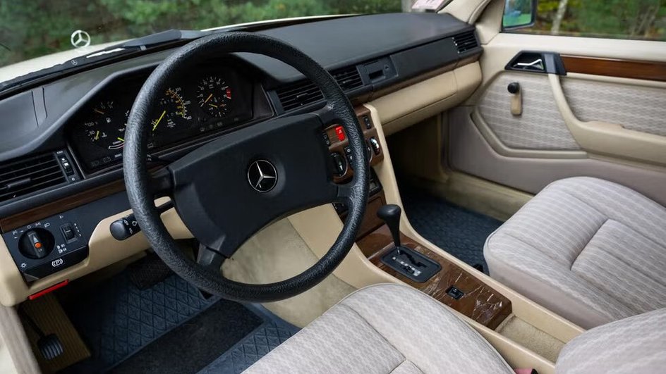 Mercedes-Benz 300TE 1989 года