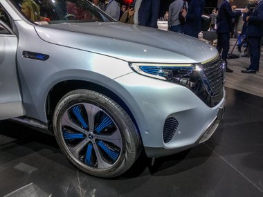 slide image for gallery: 23790 | Mercedes-Benz EQC