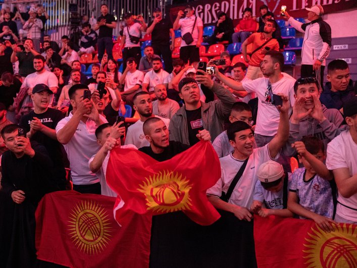 Болельщики на трибунах Болельщики на трибунах