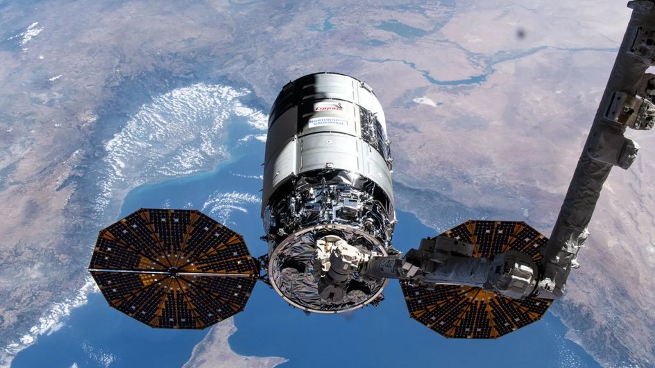 Грузовой корабль Cygnus в космосе