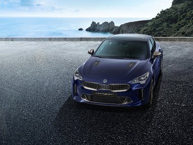 slide image for gallery: 26409 | Новый и старый Kia Stinger