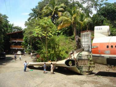 boeing-727-treehouse-2.webp