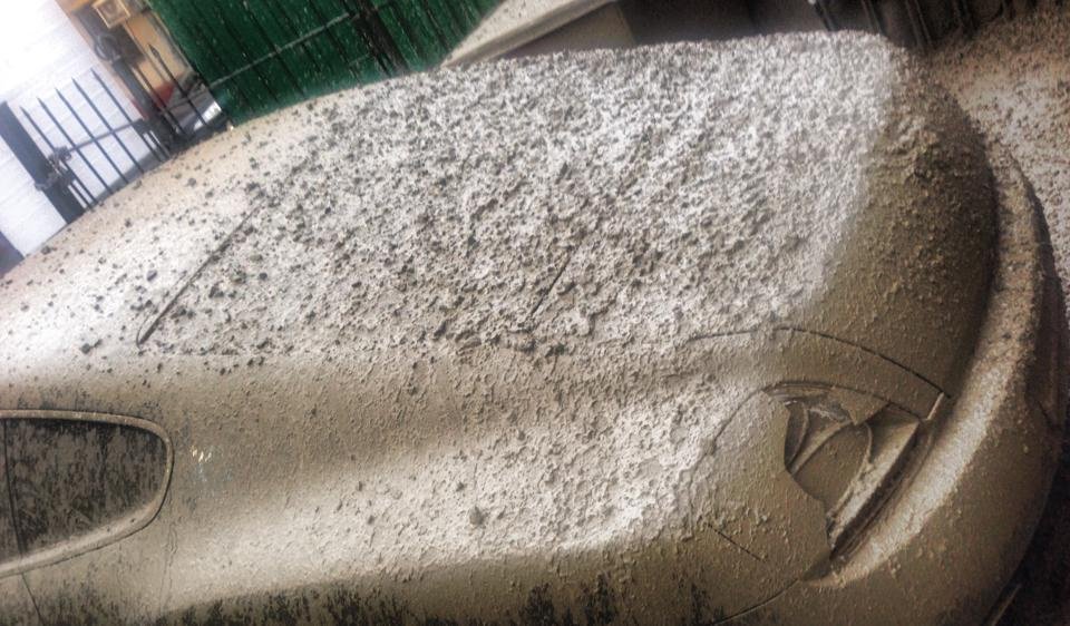 видео дня: в москве цемент уничтожил новый bentley