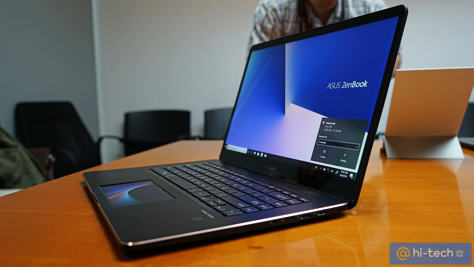 ASUS ZenBook Pro 15: ноутбук с двумя экранами. Второй — в тачпаде! -  Hi-Tech Mail.ru