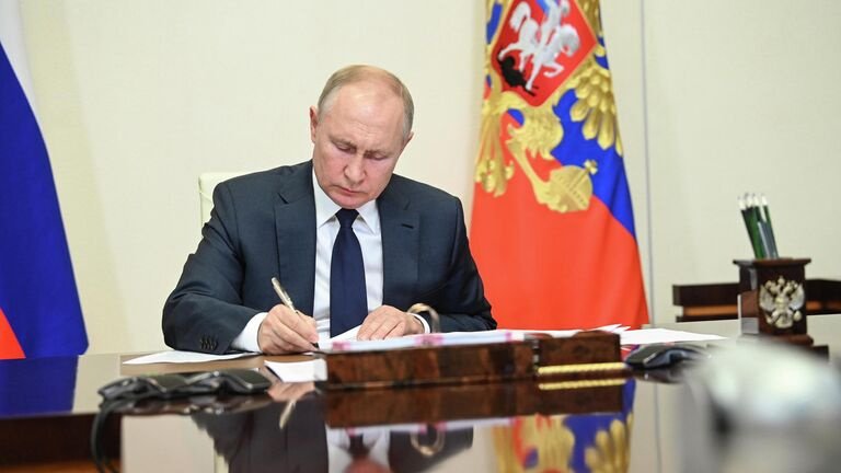 Putin firmó leyes que simplifican los cambios en el estado de los participantes en la operación especial