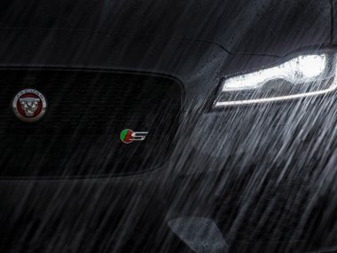 slide image for gallery: 18019 | Jaguar XF V6S AWD Storm Grey